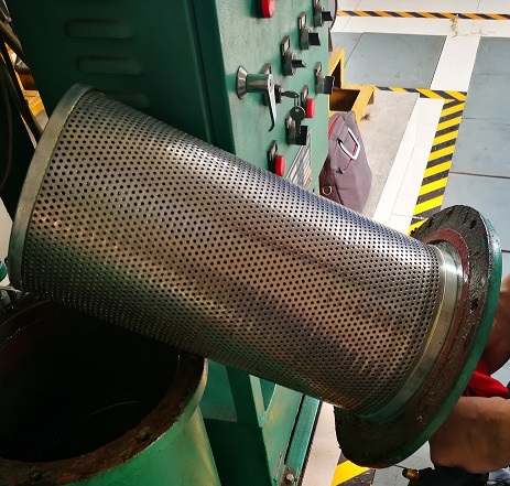 創(chuàng)藍過濾現(xiàn)場測繪更換客戶的濾油機濾芯